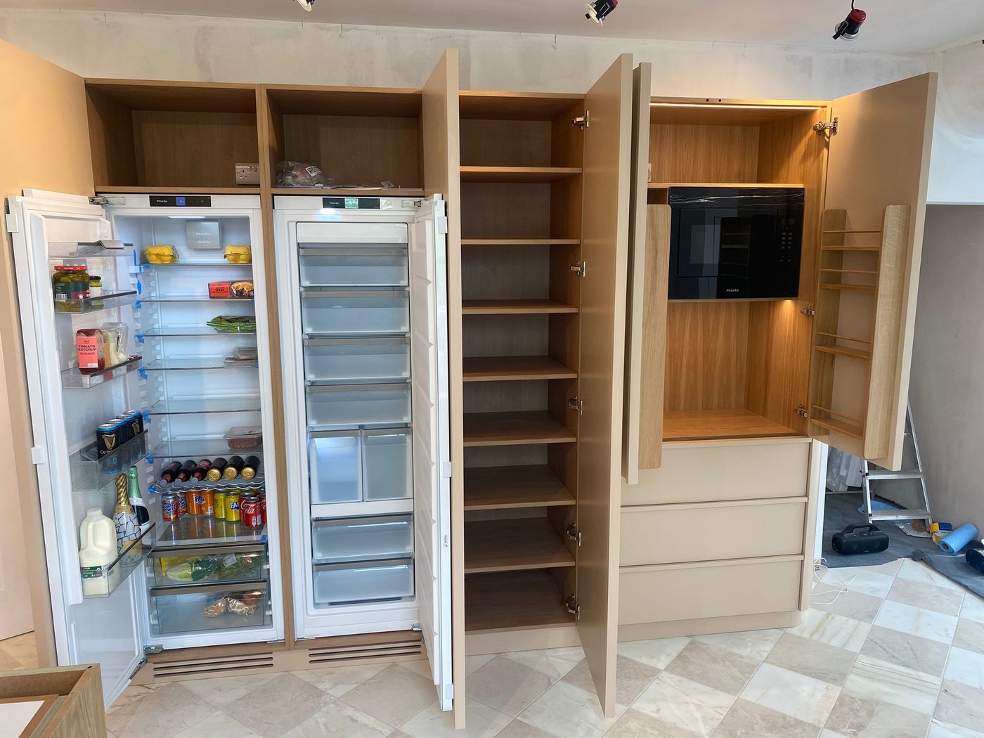 Bespoke fitted kitchen joinery, fitted by Aretis Bespoke